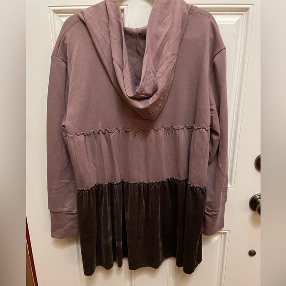 Z Avenue Hoodie with two side pockets. Finger ring pull with a two way zipper. - Picture 6 of 10